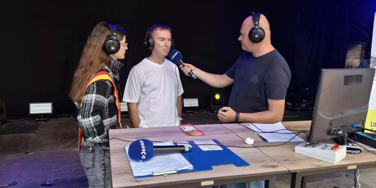 Dominiek Druart: "Slimste feequiz van Wervik vervangt het tabaksrollen tijdens tabaksfeeverkiezing"