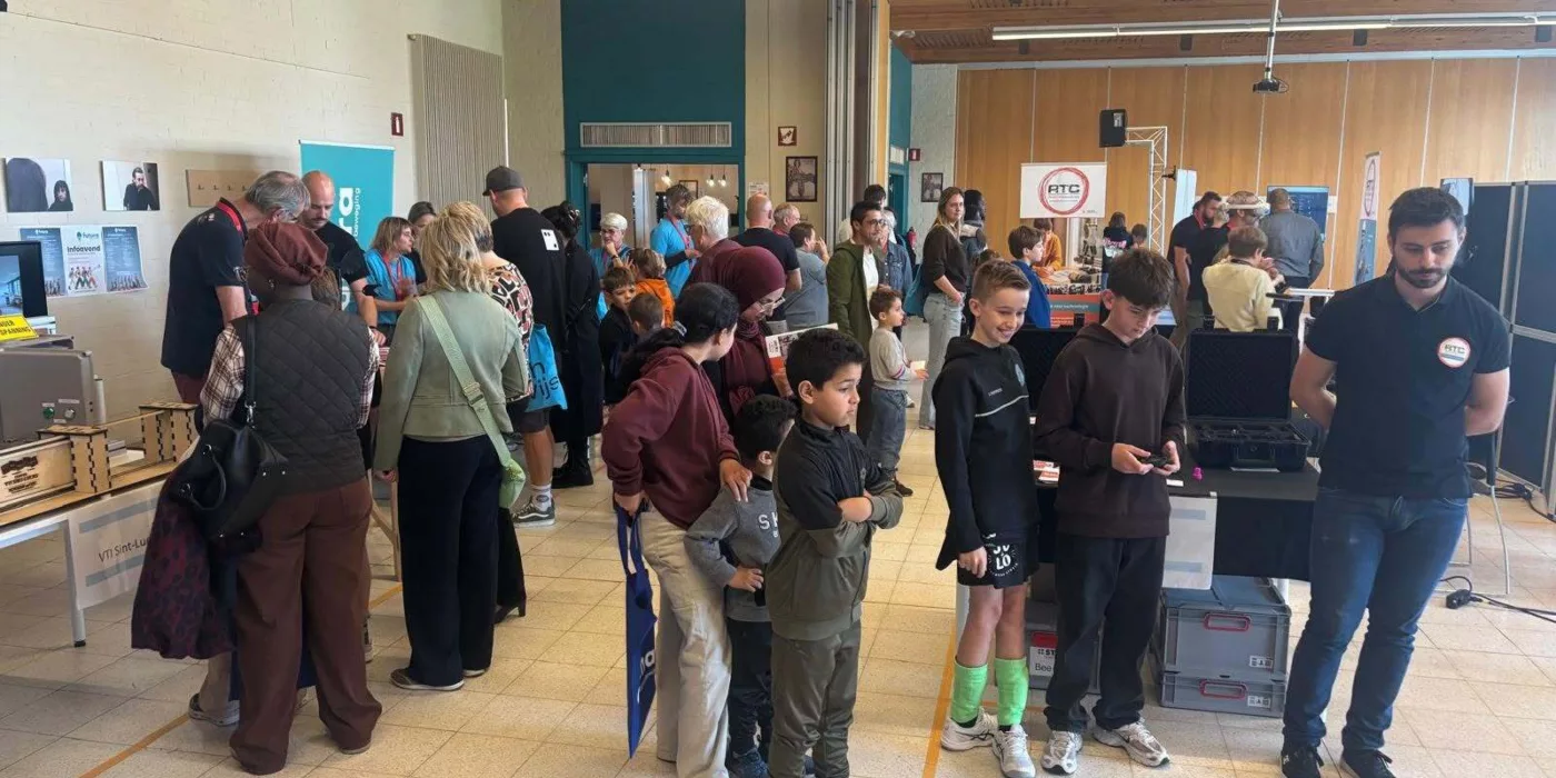 Iets gemist tijdens het Techwijsfestival in Menen? Herbeluister de interviews en reportages.