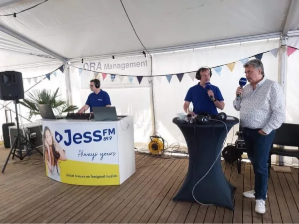 Herbeluister live uitzending tijdens 'Dag van de zorg' bij vzw De Piramide