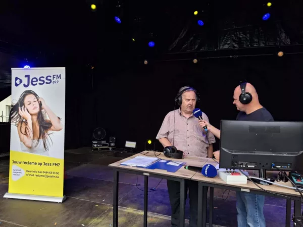 Erik De Block overloopt de Wervikse nieuwsfeiten tijdens de zomerperiode