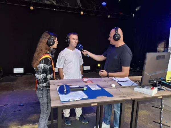 Dominiek Druart: "Slimste feequiz van Wervik vervangt het tabaksrollen tijdens tabaksfeeverkiezing"