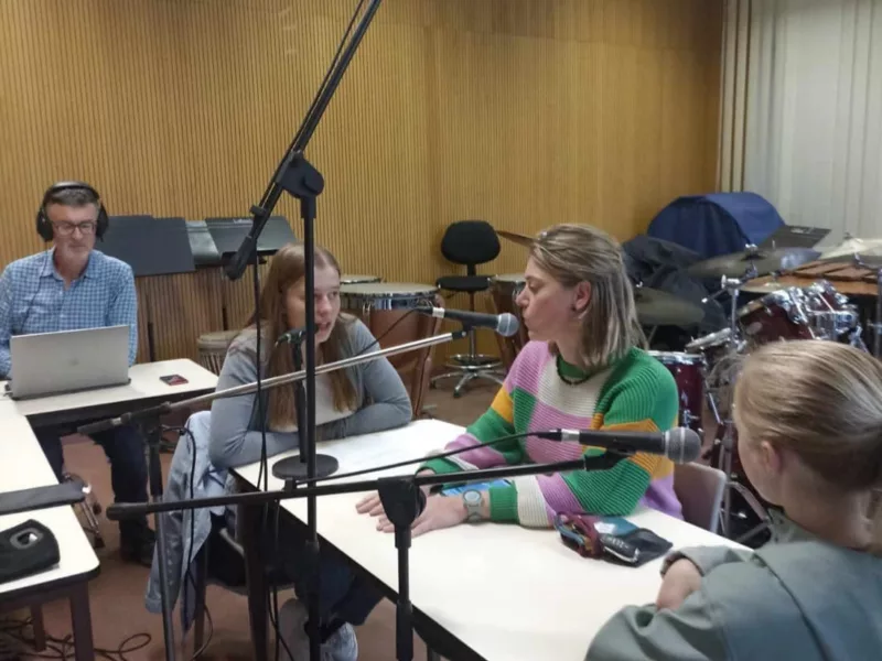 Herbeluister 'De Academie' met Kim Rigole, Joelia Wenes, Gino Lambert, Jean-Pierre Rosseel en Sil