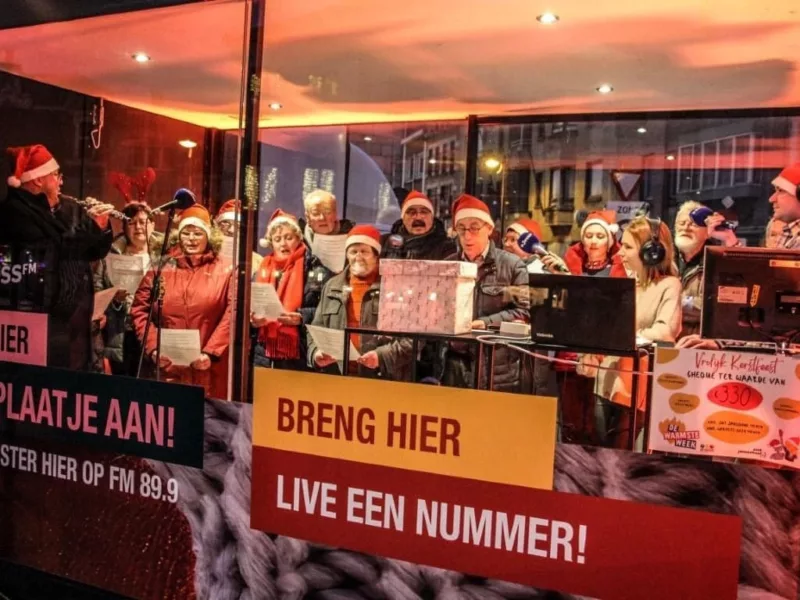 Sinjakoor zong live kerstliederen in het glazen huis