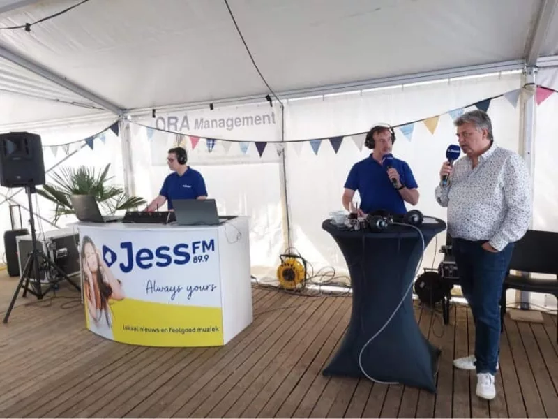 Herbeluister live uitzending tijdens 'Dag van de zorg' bij vzw De Piramide