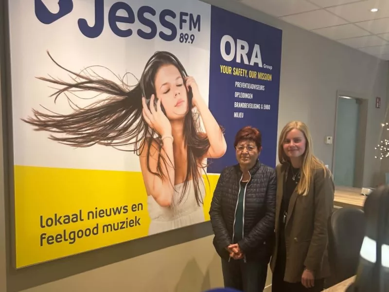 Annie en Estelle organiseren met het zorgteam Menen bezoeken bij 75+'ers