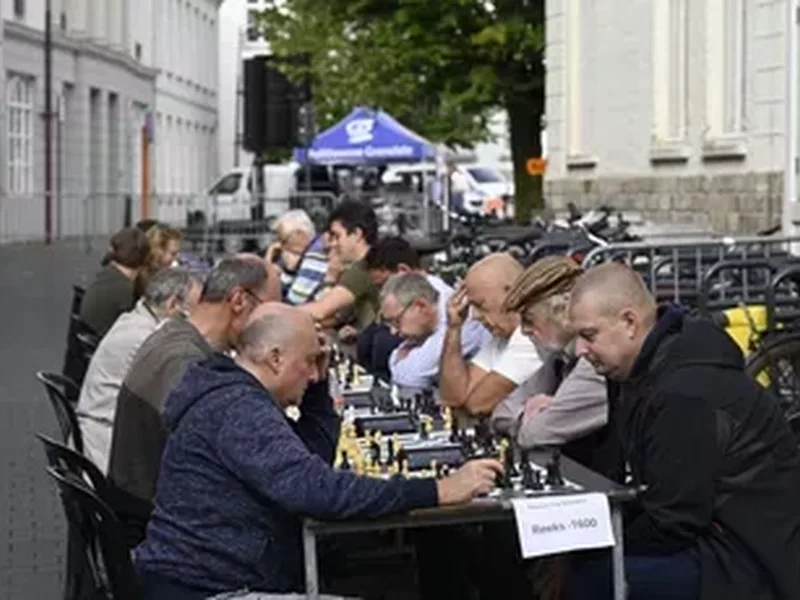 Sportbabbel met Menense Leie Schakers